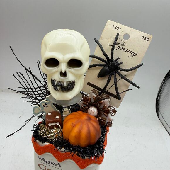 Halloween Skull Wagner Cinnamon and Spice centerpiece - Assemblage Tea Tin - Picture 2 of 6